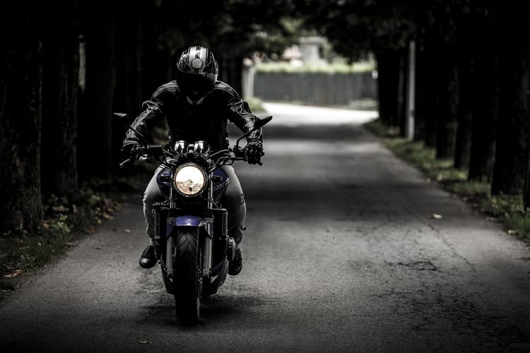Motociclismo analogico: riscoprire la libertà di perdersi
