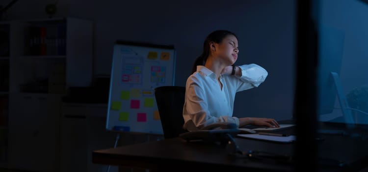 Cos'è la "revenge time procrastination" e come i rituali analogici possono salvare le tue notti