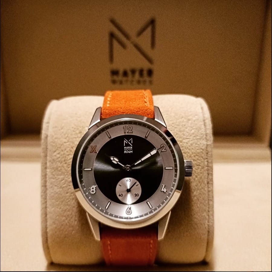 Il modello 804M di Mayer Watches